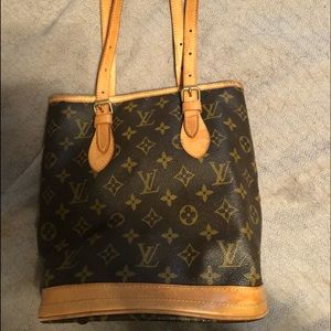 louis vuitton petit bucket bag